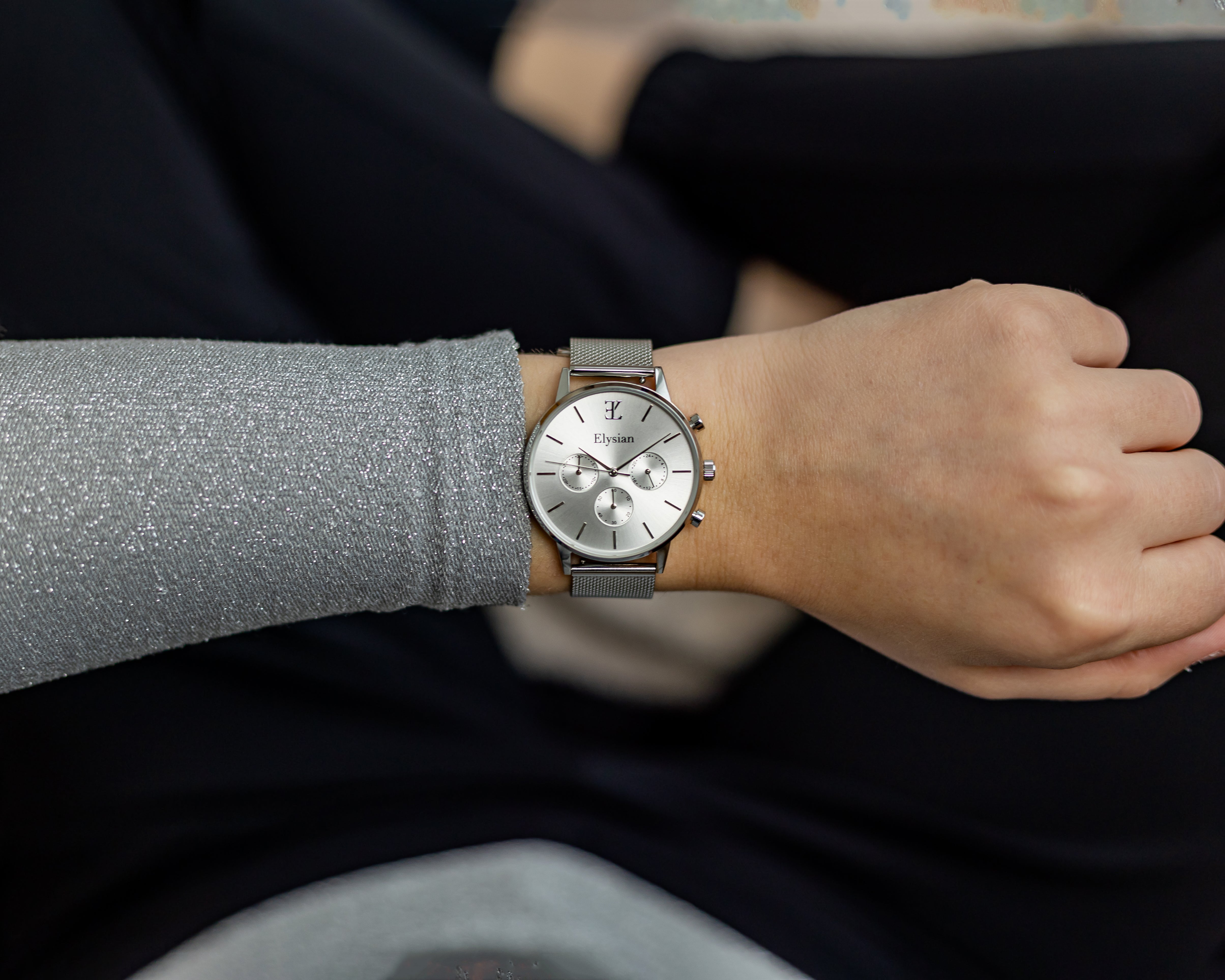 elysian-zilveren-dames-crono-horloge-zilver-plaat-zilver-mesh-horlogeband-ELYWW12311-hand