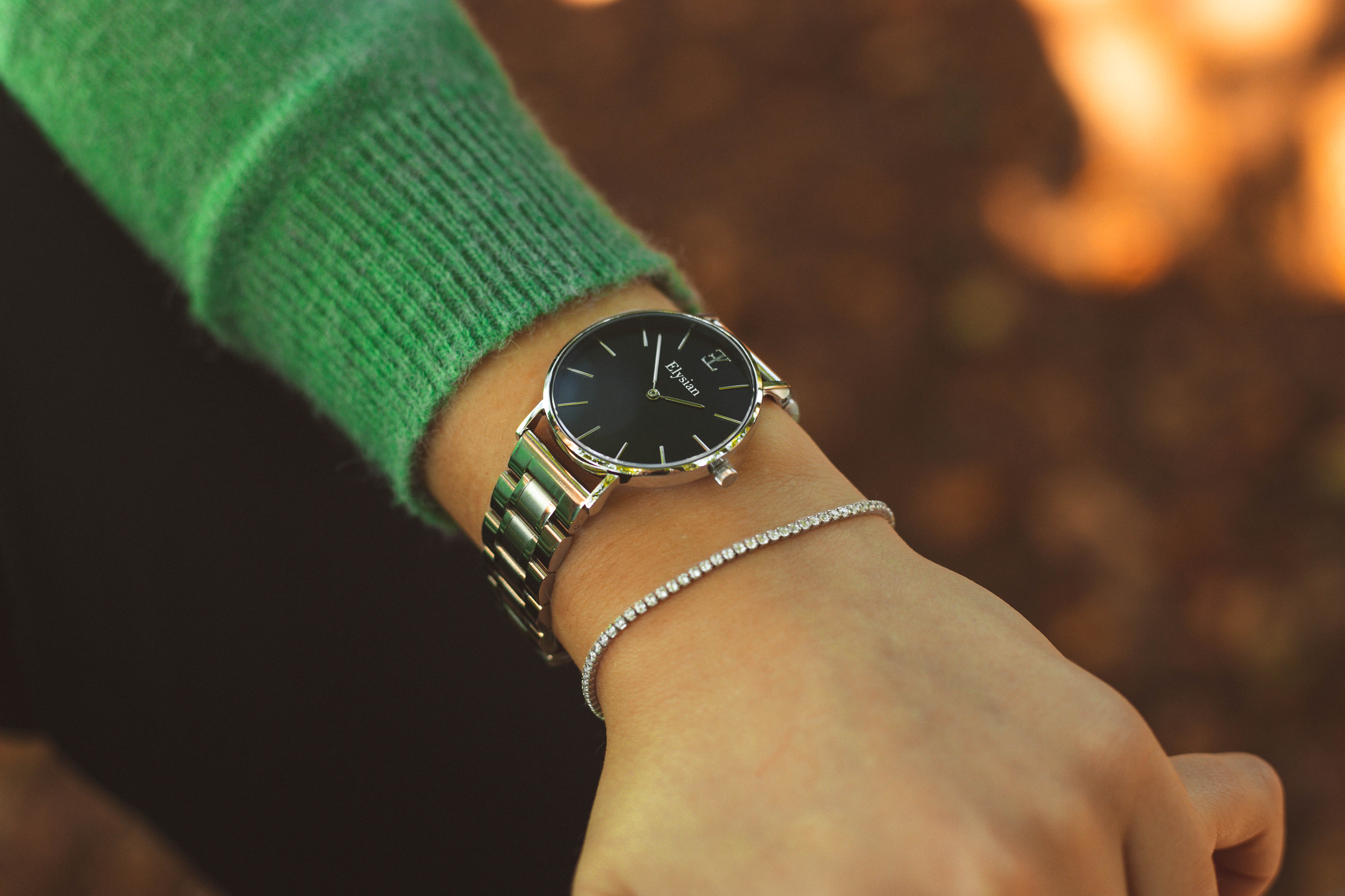 elysian-zilveren-dames-horloge-zwart-plaat-zilver-schakelband-horlogeband-ELYWW02121-extra