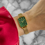 elysian-gouden-dames-horloge-groen-plaat-goud-mesh-horlogeband-ELYWW20416-hand