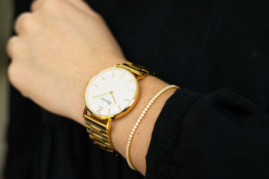 elysian-gouden-dames-horloge-wit-plaat-goud-schakelband-horlogeband-ELYWW00226-hand