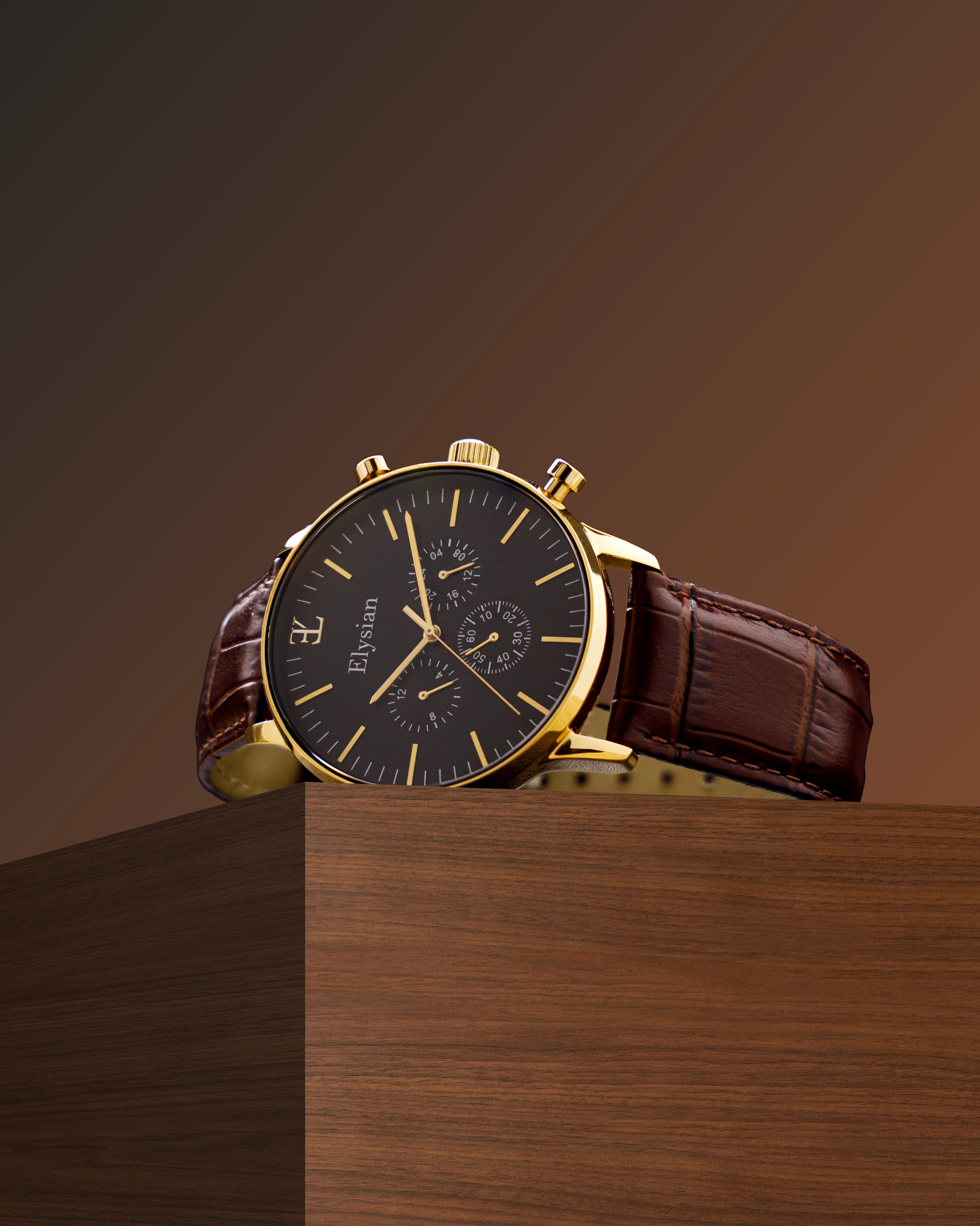 elysian-gouden-heren-horloge-zwart-plaat-bruin-croco-horlogeband-scene2