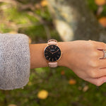 elysian-klassiek-leder-dames-horlogeband-roze-ELYSW0103-hand