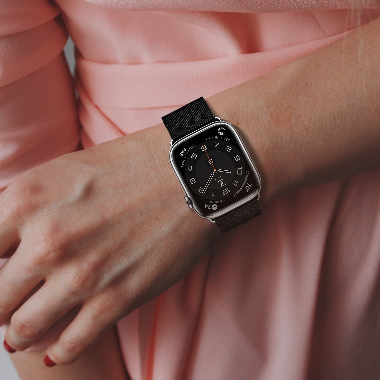 elysian-mesh-dames-apple-horlogeband-zwart-ELYSAW01220-hand