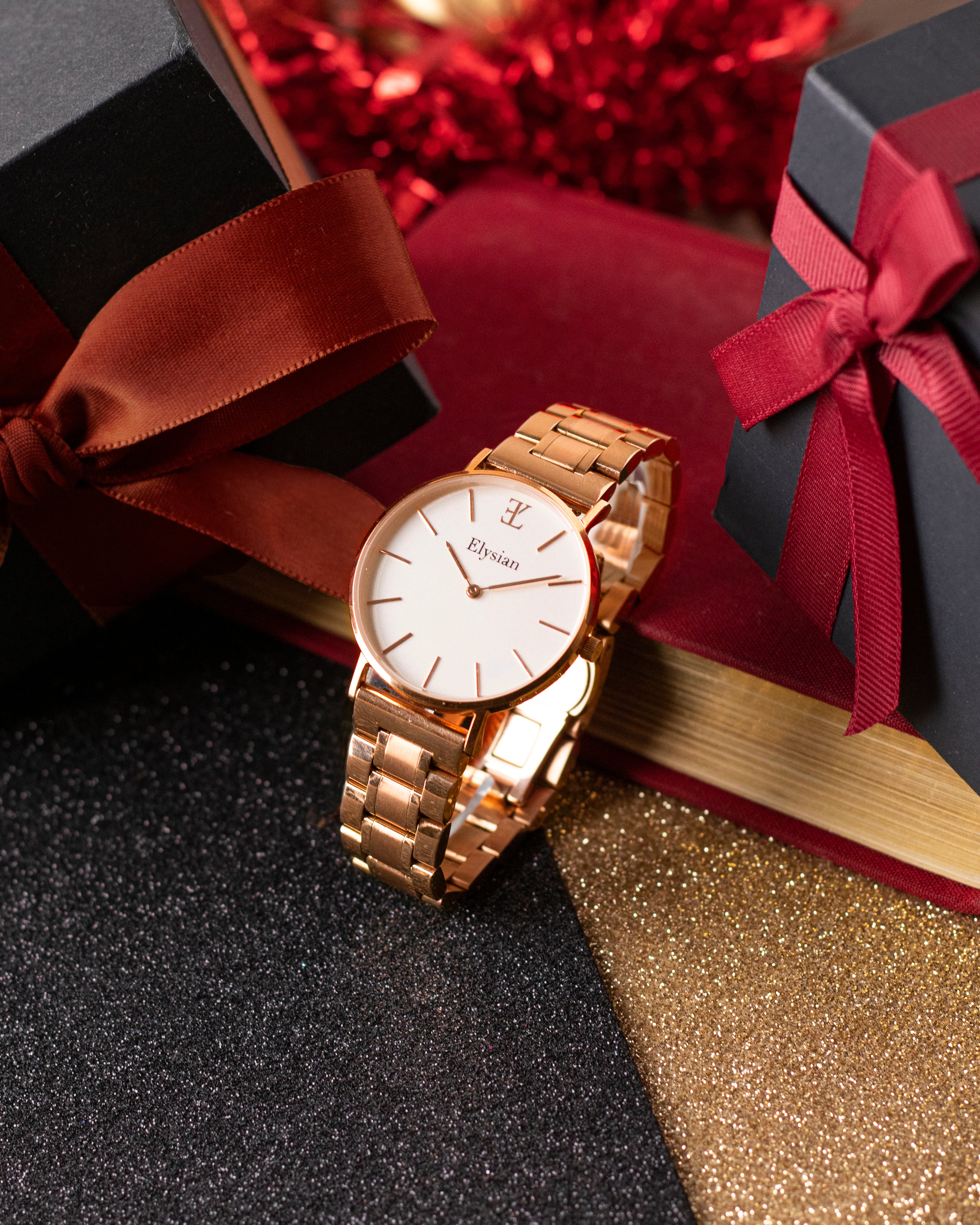 elysian-rose-gouden-dames-horloge-wit-plaat-rose-gouden-schakelband-horlogeband-ELYWW01223-hand