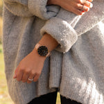 elysian-rose-gouden-dames-horloge-zwart-plaat-roze-klassiek-leder-horlogeband-ELY01140-second