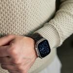 elysian-schakelband-heren-apple-horlogeband-zwart-ELYSAM11520-hand