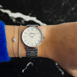elysian-zilveren-dames-horloge-wit-plaat-zilver-schakelband-horlogeband-ELYWW02221-hand