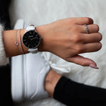 elysian-zilveren-dames-horloge-zwart-plaat-wit-klassiek-leder-horlogeband-ELY02140-hand
