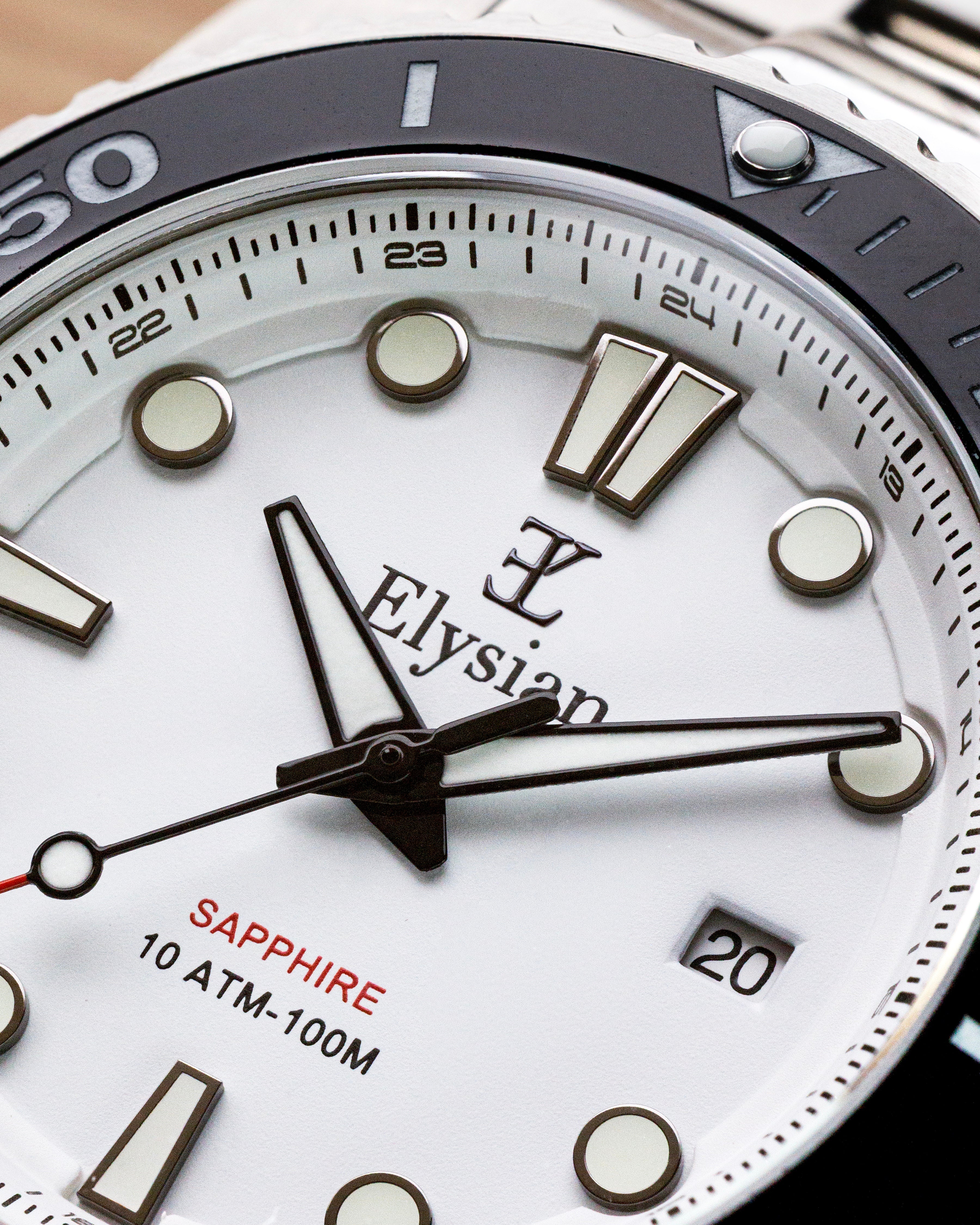 elysian-zilveren-heren-horloge-42mm-wit-plaat-zilver-schakelband-horlogeband-ELYWM11241-macro_dial