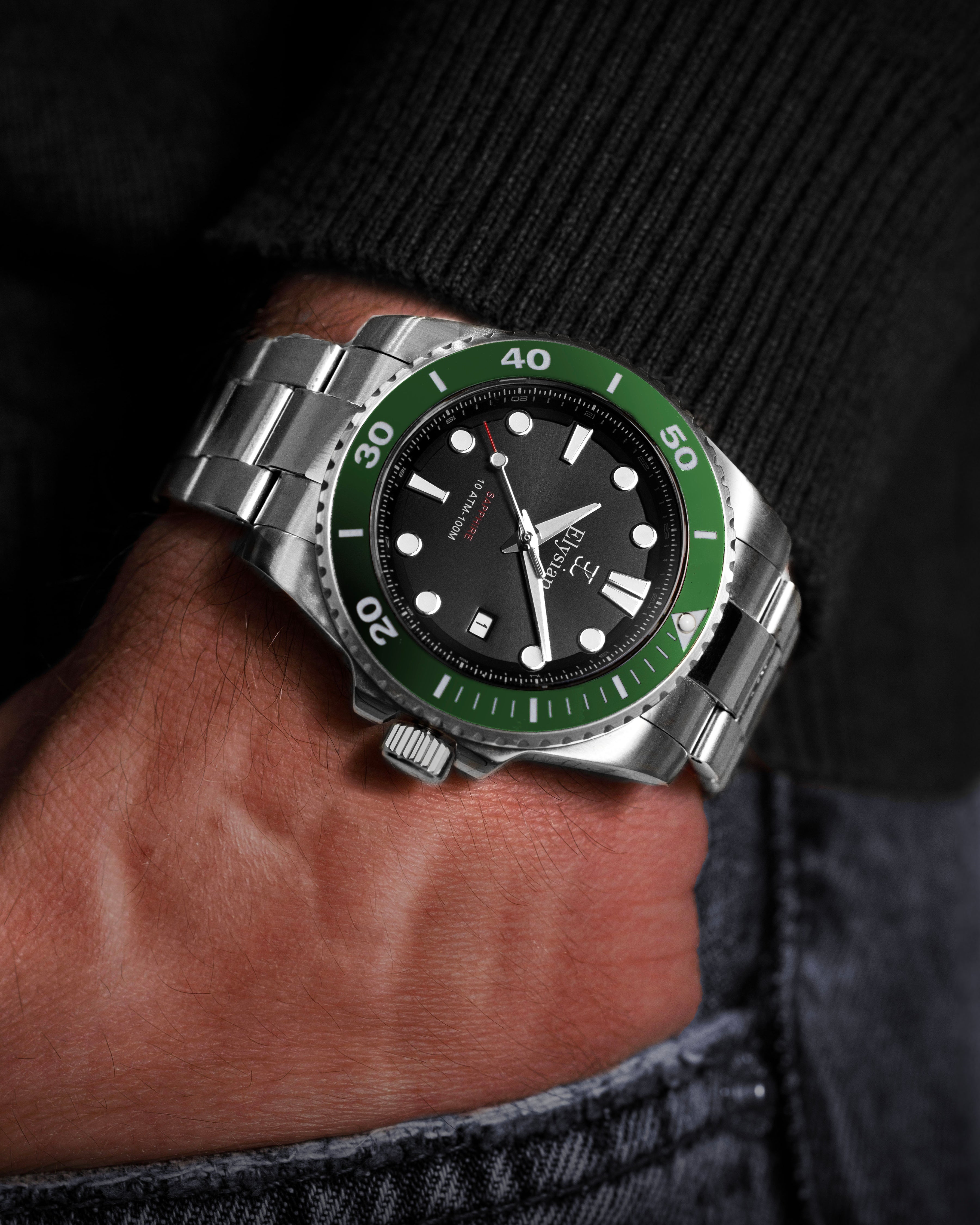 elysian-zilveren-heren-horloge-42mm-zwart-plaat-zilver-schakelband-horlogeband-ELYWM11141-wrist3