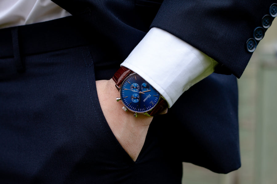 elysian-zilveren-heren-horloge-blauw-plaat-bruin-croco-horlogeband-hand