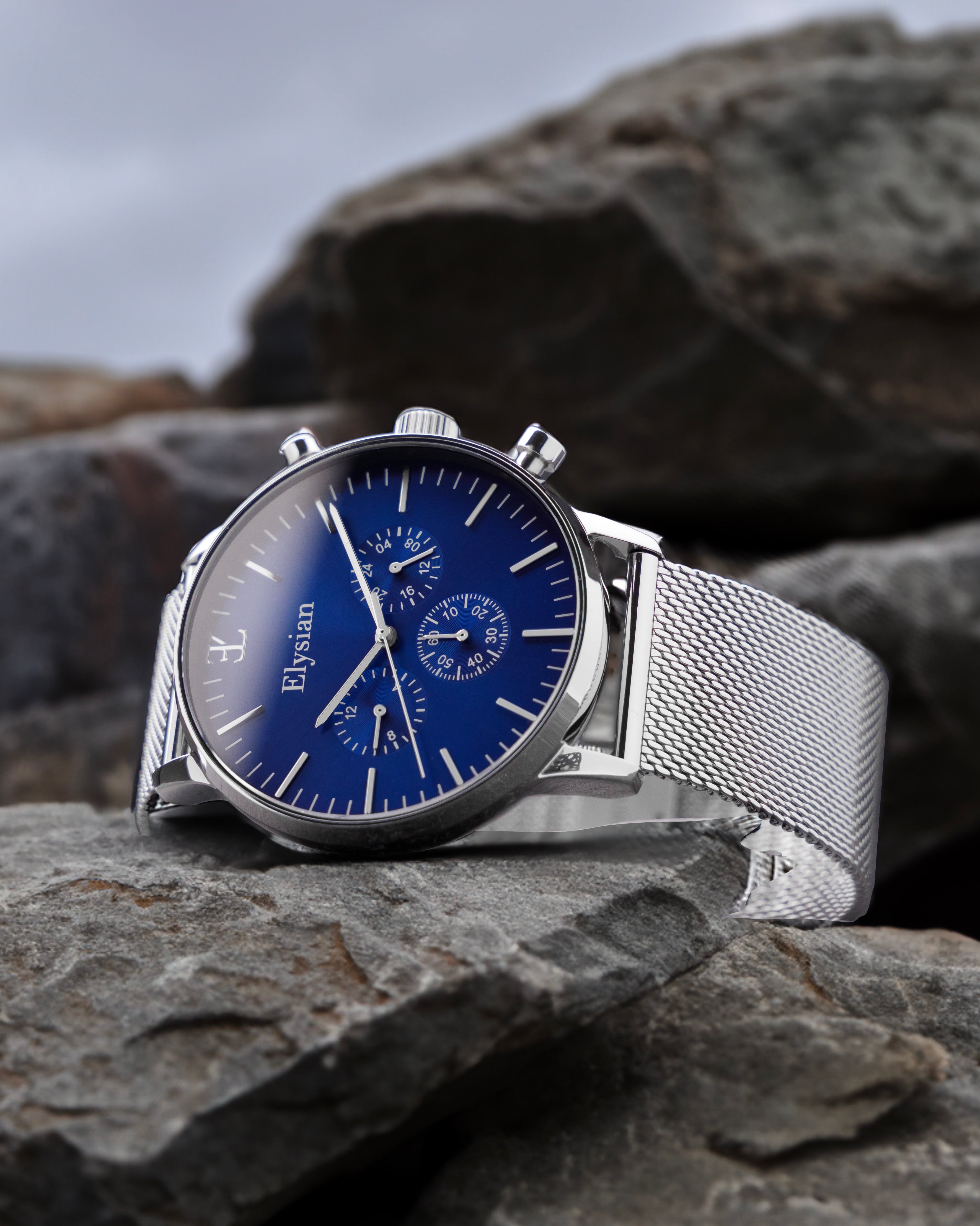 elysian-zilveren-heren-horloge-blauw-plaat-zilver-mesh-horlogeband-ELYWM01031-scene4