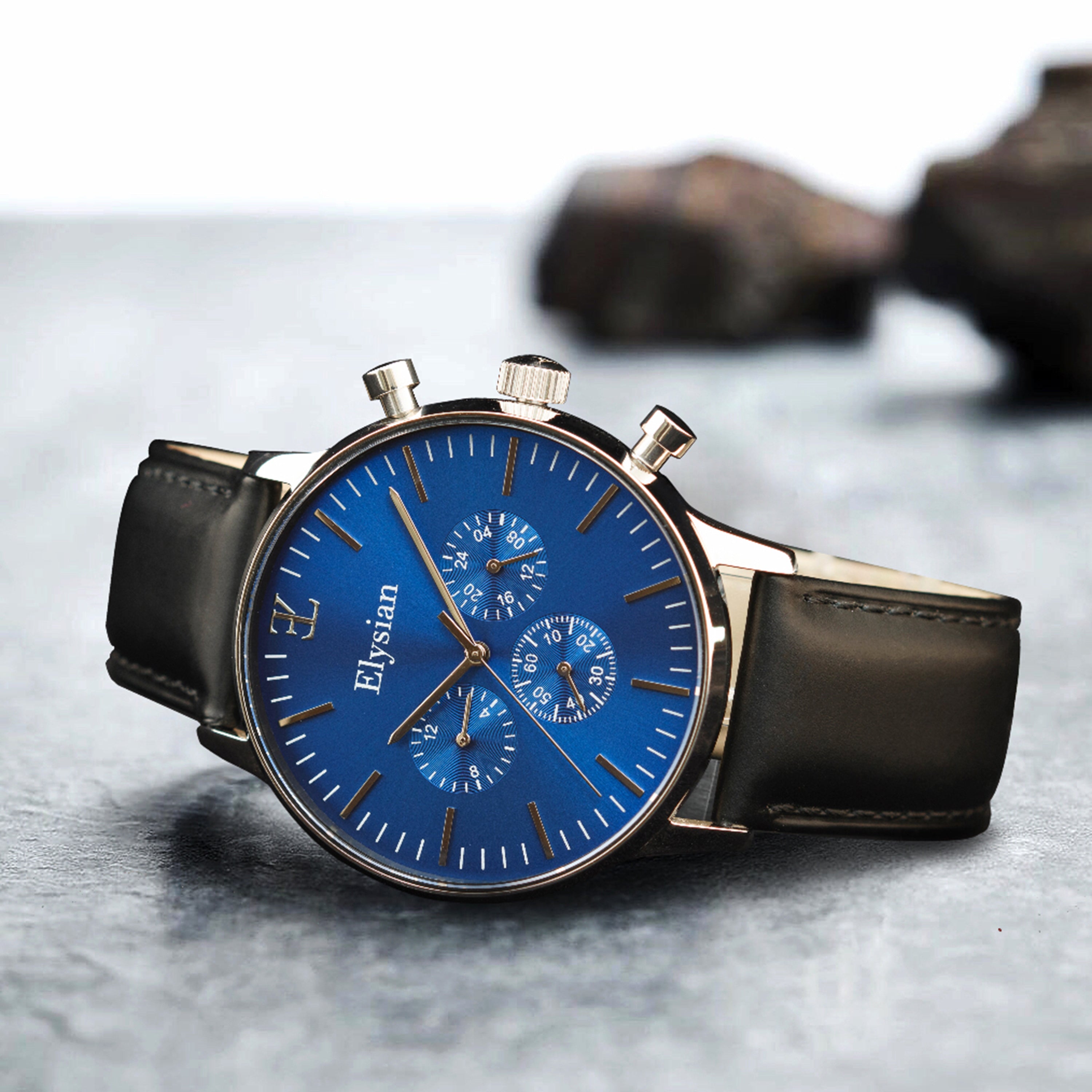 elysian-zilveren-heren-horloge-blauw-plaat-zwart-klassiek-leder-horlogeband-ELYWM01010-second