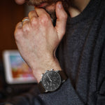 elysian-zilveren-heren-horloge-zwart-plaat-donkerbruin-vintage-leder-horlogeband-ELYWM01124-model2
