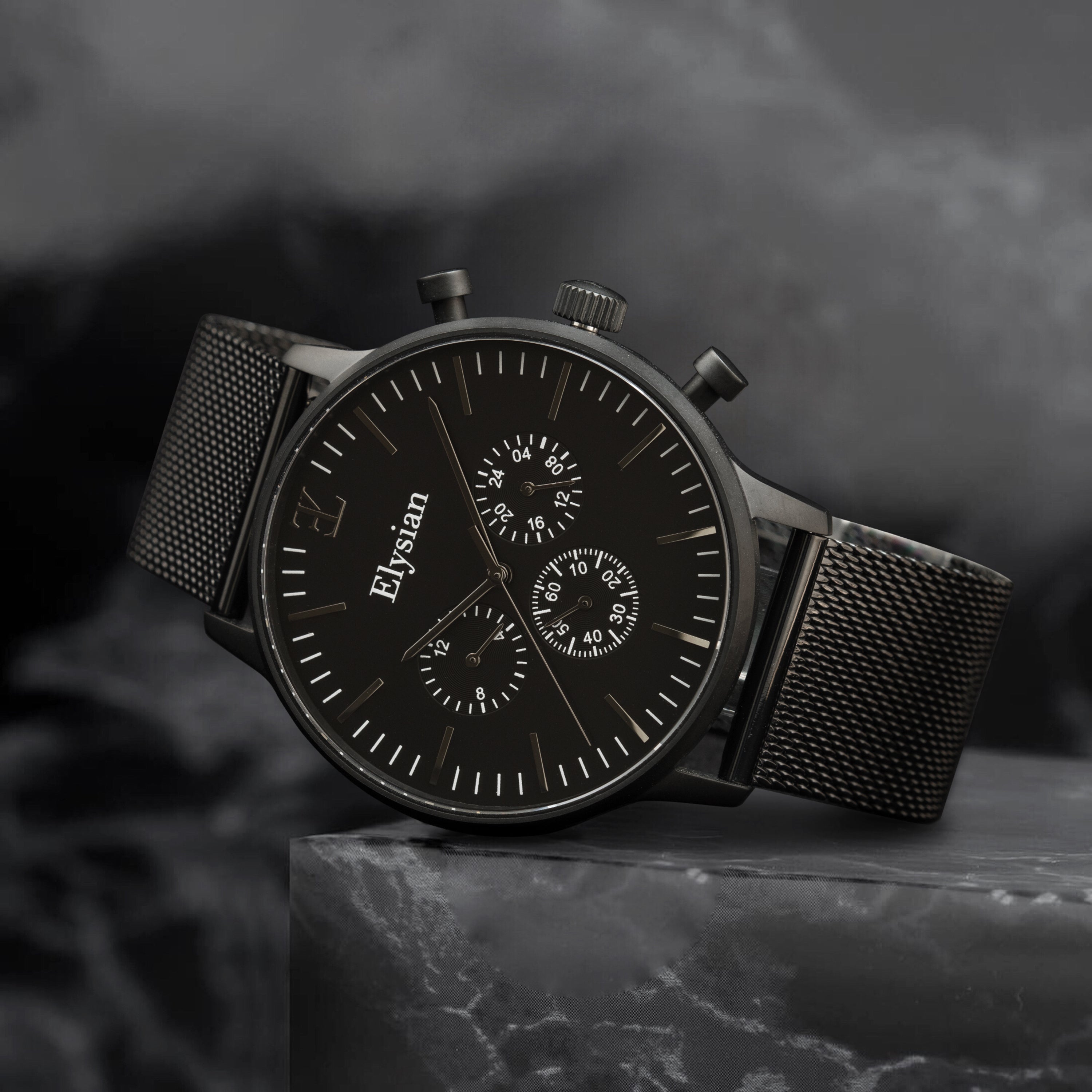 elysian-zwarte-heren-horloge-zwart-plaat-zwart-mesh-horlogeband-ELYWM02130-second