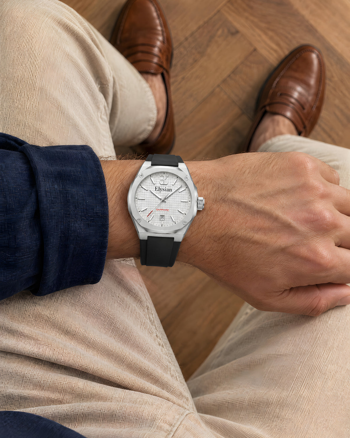 Elysian Octa herenhorloge met witte wijzerplaat en zwarte rubberen band, bovenaanzicht