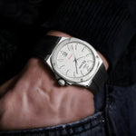 Elysian Octa White - Black Rubber, om de pols, hand in jeanszak