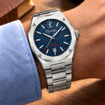 Elysian Octa Blue - Silver Link, om de pols met lichtblauw hemd