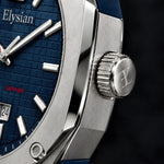 Elysian Octa Blue - Navy Rubber, detail van de kroon met EL-gravering